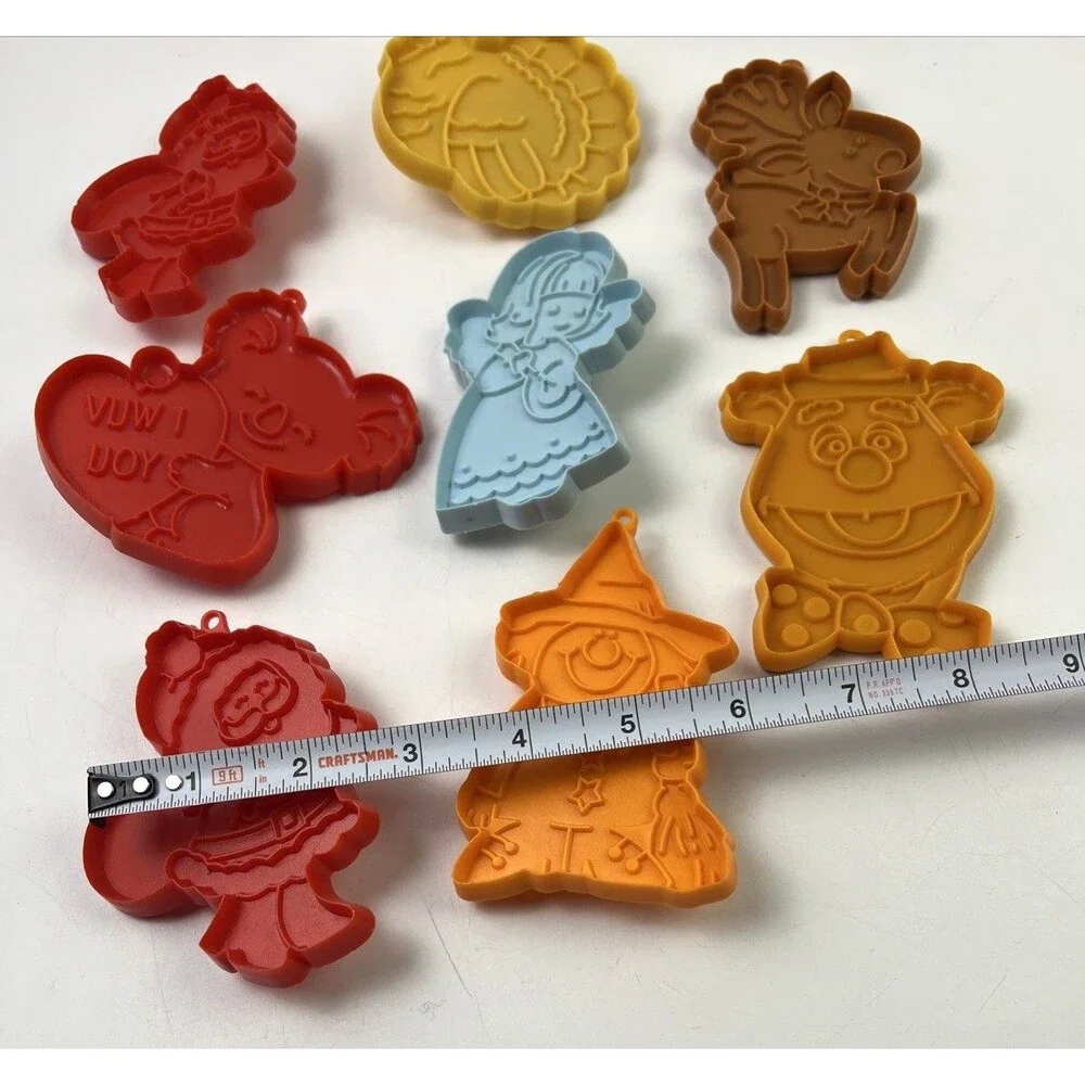 Hallmark Cookie Cutters Lot of 8 Holiday, Fozzybear, Turkey, Reindeer, Xmas